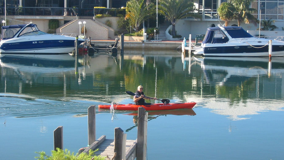 You’ll spot kayaks, canoes, luxury boats, jet skis, stand up paddlers, dolphins, pelicans and more drifting past our jetty at Port Sails Canal Villa
